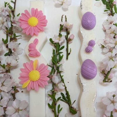 xeiropoihtes lampades me louloudia kai pasxalina ayga