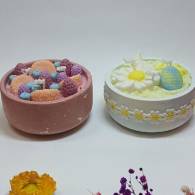 vazo porselanis aspro me margarites apo keri